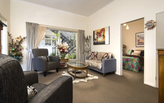 Art Deco Apartment 1