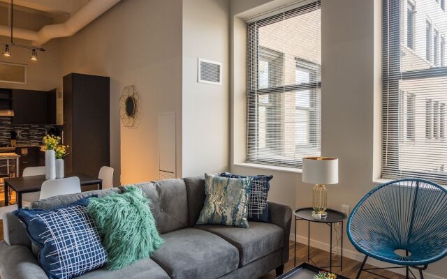 1 BR & 2 BR Apt in Central Business District by Frontdesk