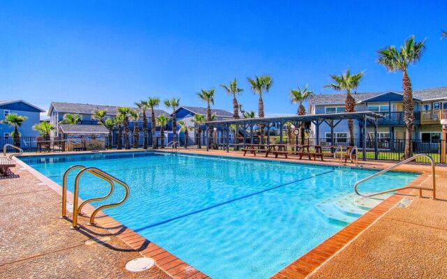 Captain's Quarters 1 Bedroom Condo by Redawning