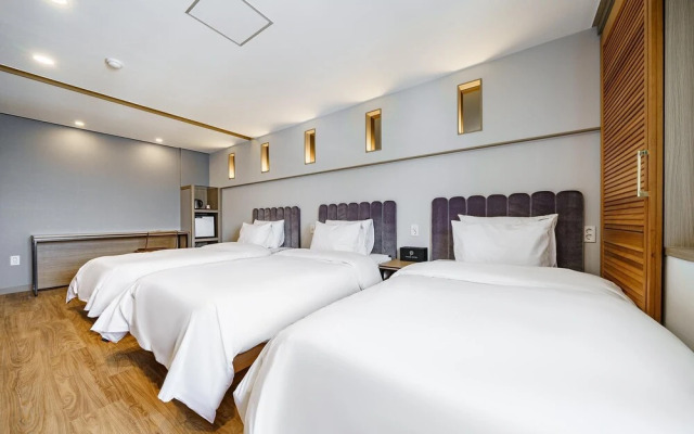 Geojedo Jangseungpo Hotel Pause