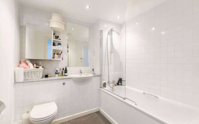 Stunning 2 Bed Flat w/ Terrace Next to Kings Cross