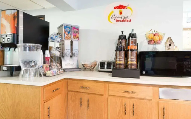 Super 8 La Vale/Cumberland Area