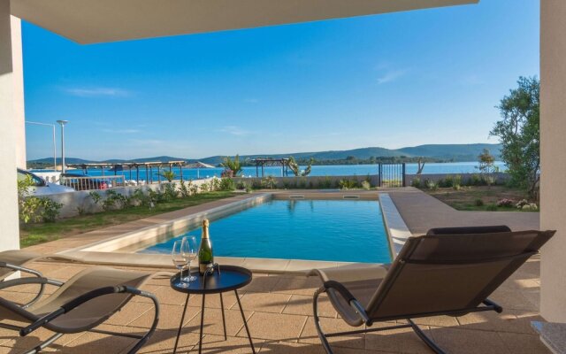 Swanky Villa in Turanj With Private Swimming Pool