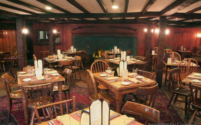 Publick House Historic Inn and Country Motor Lodge