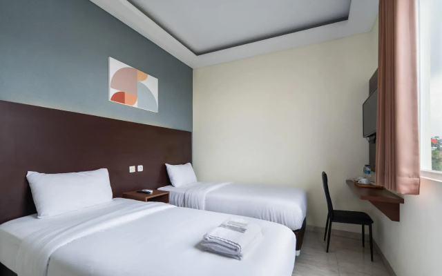 Cove West Inn