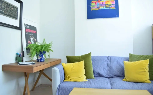 Bright 2 Bedroom Apartment With Private Patio