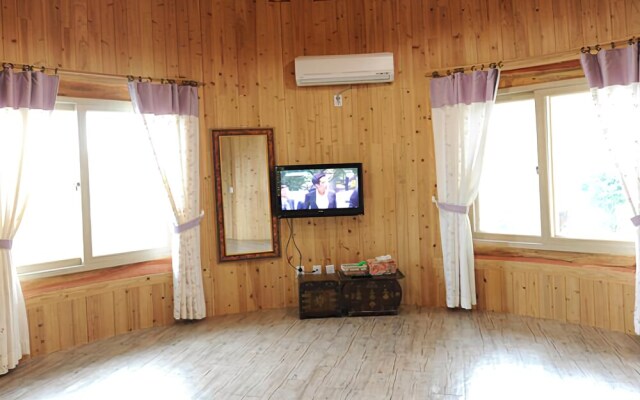 Yeosu Hyangilam Heukjip Pension