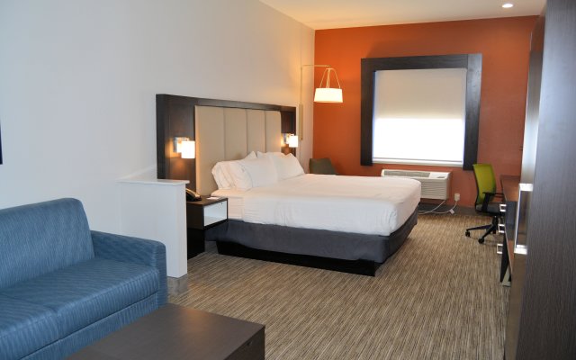 Holiday Inn Express And Suites, an IHG Hotel