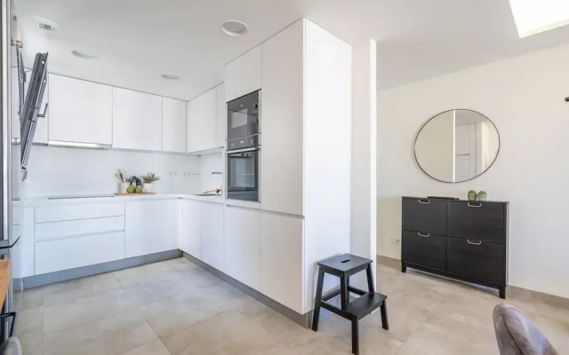 Inf2.6f - Modern and Bright City Apartment