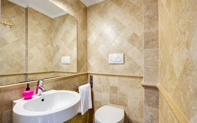 Charming Flat 1 Minute on Foot From Colosseum