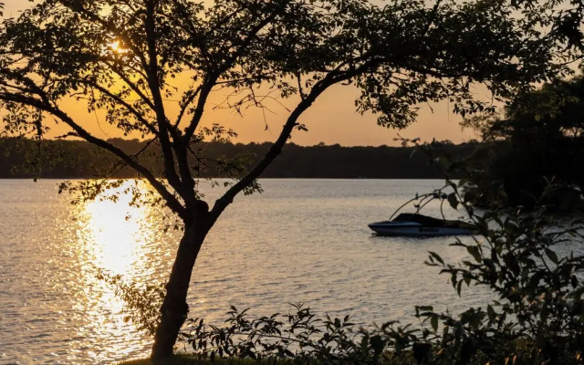 Private Pool & Screened Deck: Mashpee Home!