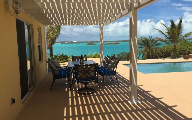 Breezy Palms Villa