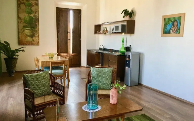 Room in Guest Room - Historic Boutique Lofts - Victoria