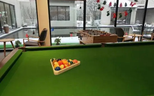 Amber Cloudia Villa Resort