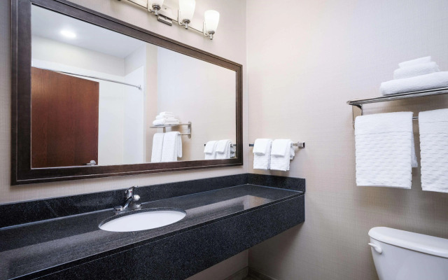 Green Mill Village Hotel & Suites, BW Signature Collection