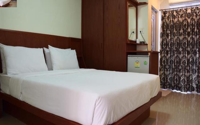 OYO 118 Beach Walk Stay