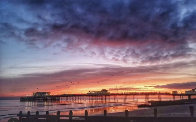 Beautiful 2BD Coastal Hideaway Central Worthing
