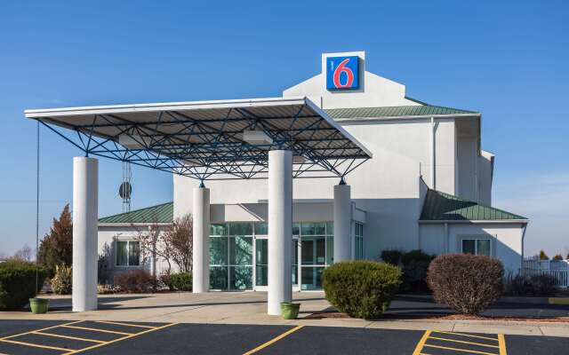 Motel 6 Dale, IN