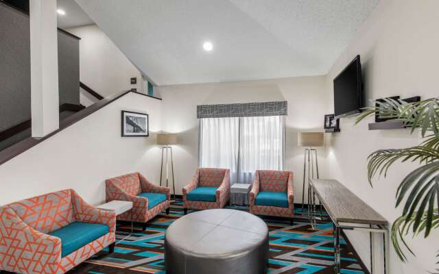 Clarion Inn & Suites DFW North