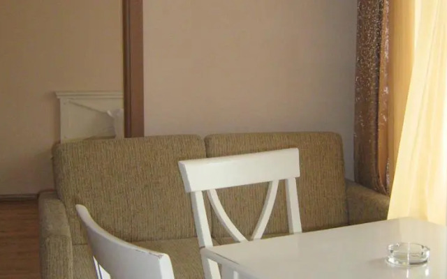 Apartment in Dawn Park Aparthotel