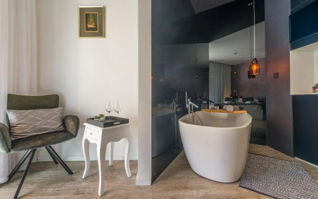 Agora Central Rooms