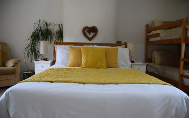 Sweetbriar Cottage B&B and Camping