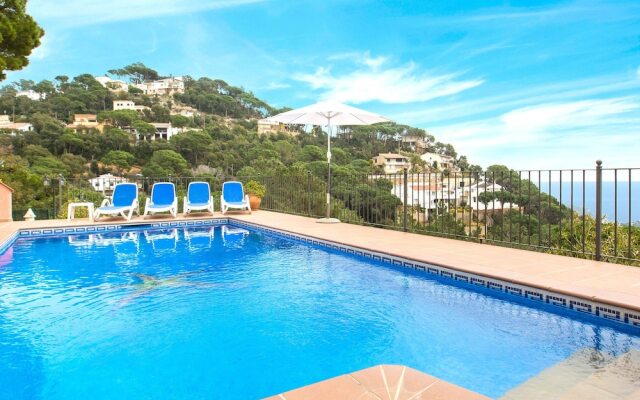 Serene Villa in Lloret de Mar with Private Swimming Pool