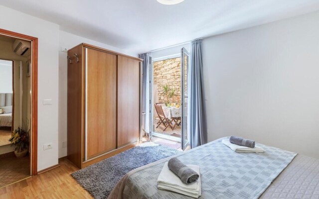 Amazing Home in Novigrad With Wifi and 1 Bedrooms