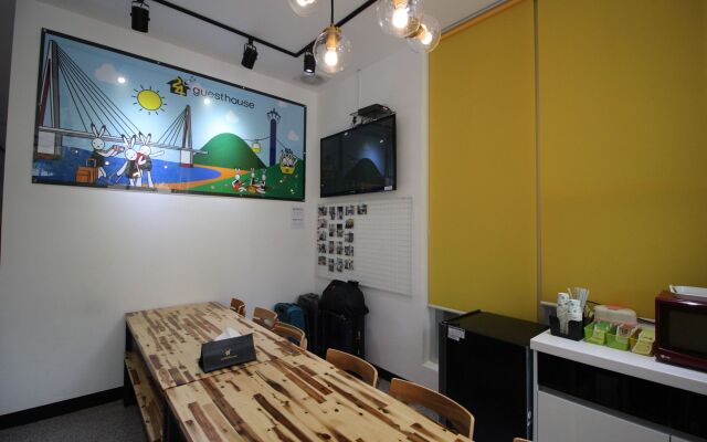 24 Guesthouse Nampo Station