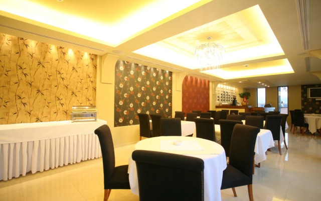Tesoro Hotel