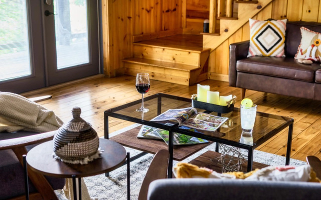 3-MasterSuites-GorgeousViews-GameRm-HotTub-Gburg7min-Ober5min-Bears!