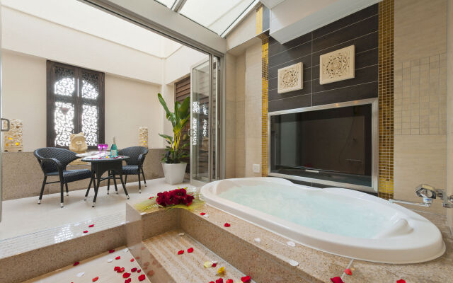 Hotel MYTH