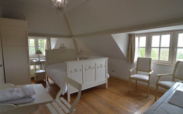 Ravishing Holiday Home in Ronse With Sauna