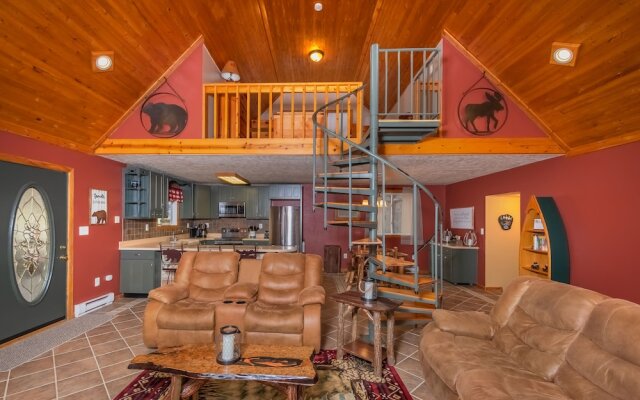 Cabin at Slope's Edge