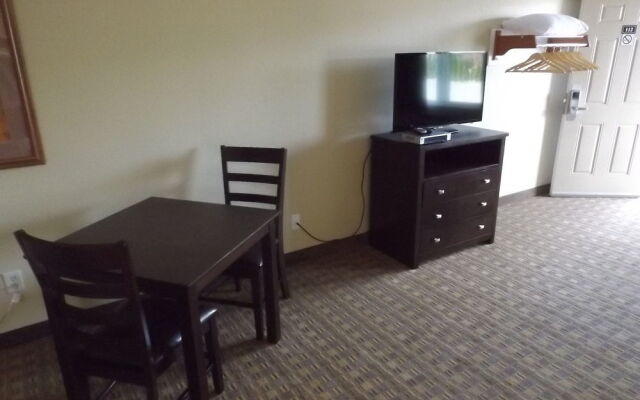 GuestHouse Inn & Suites Montesano