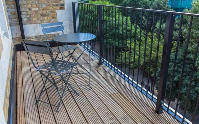 1 Bed Mezzanine-City Views & Great Location