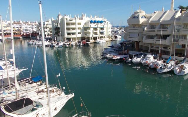 TIMON II, Luxury 3 bedroom Beachside Apartment