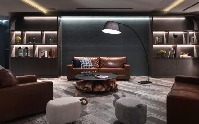 Explore Hotel