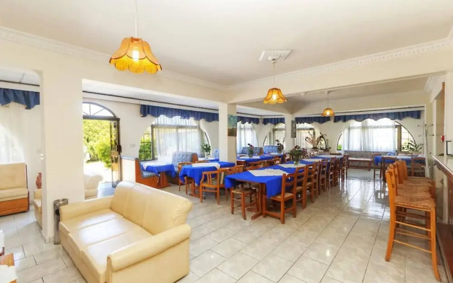 Room-studio in Polis - Just 800 m From t