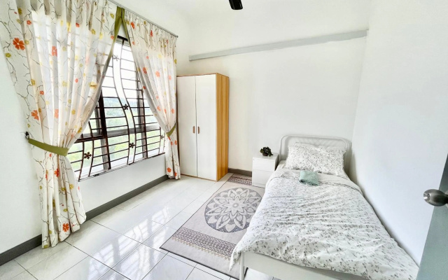 Tropika Homestay Bangi with 3 Bedrooms – Guest Rooms – Kajang