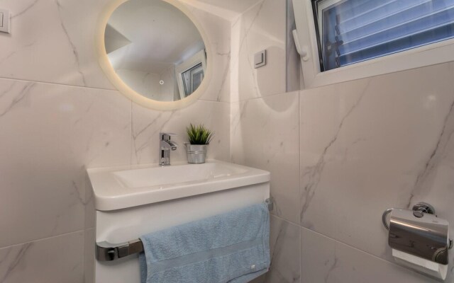 Awesome Home in Dramalj With Wifi and 5 Bedrooms