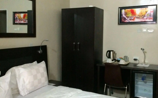 Primal Hotel