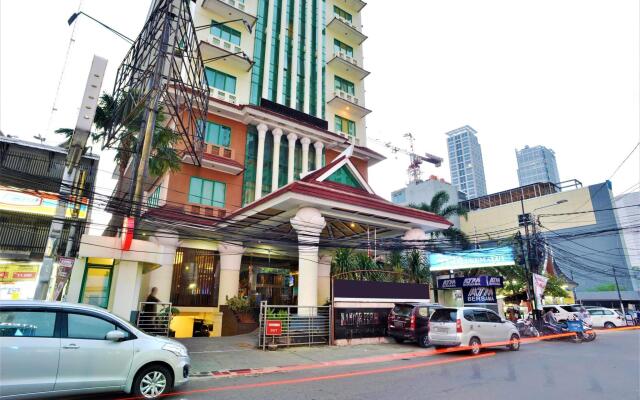 ZEN Rooms Near Grand Indonesia Mall