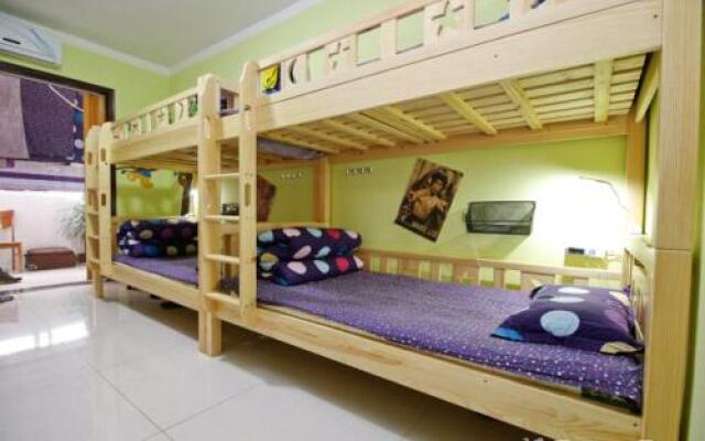 Baoji Red Tour International Hostel