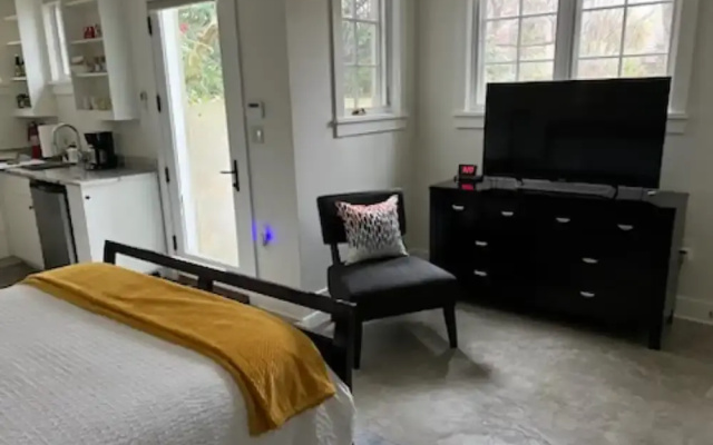 New Luxe Studio Cleveland Park Near Zoo