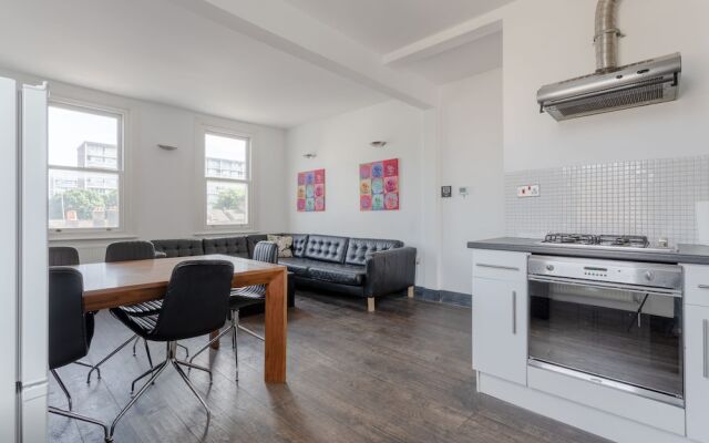 Spacious and Contemporary 3 Bedroom House