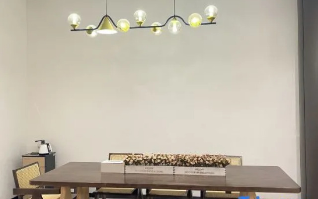 Rezen King Town Hotel