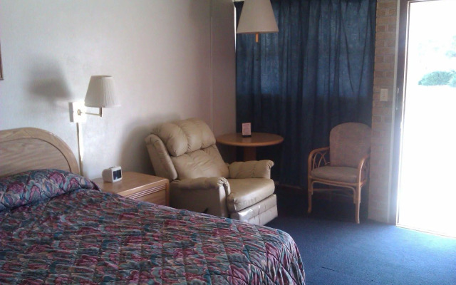 DJ Main Street View Inn & Suites