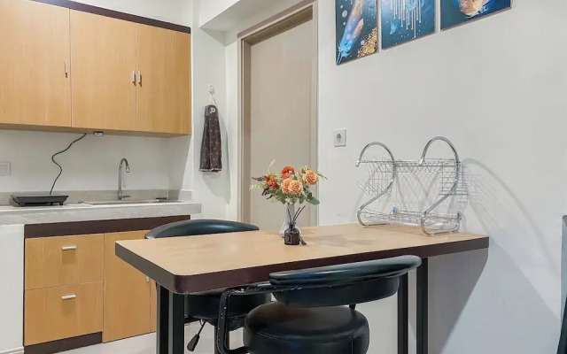 Relaxing And Scenic 2Br At Meikarta Apartment