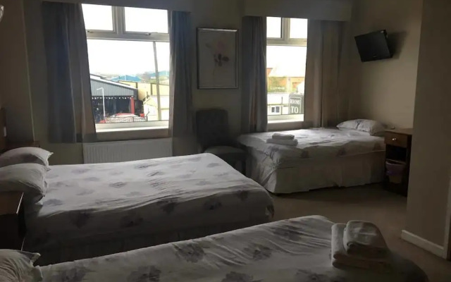 Fitzwilliam Arms Hotel